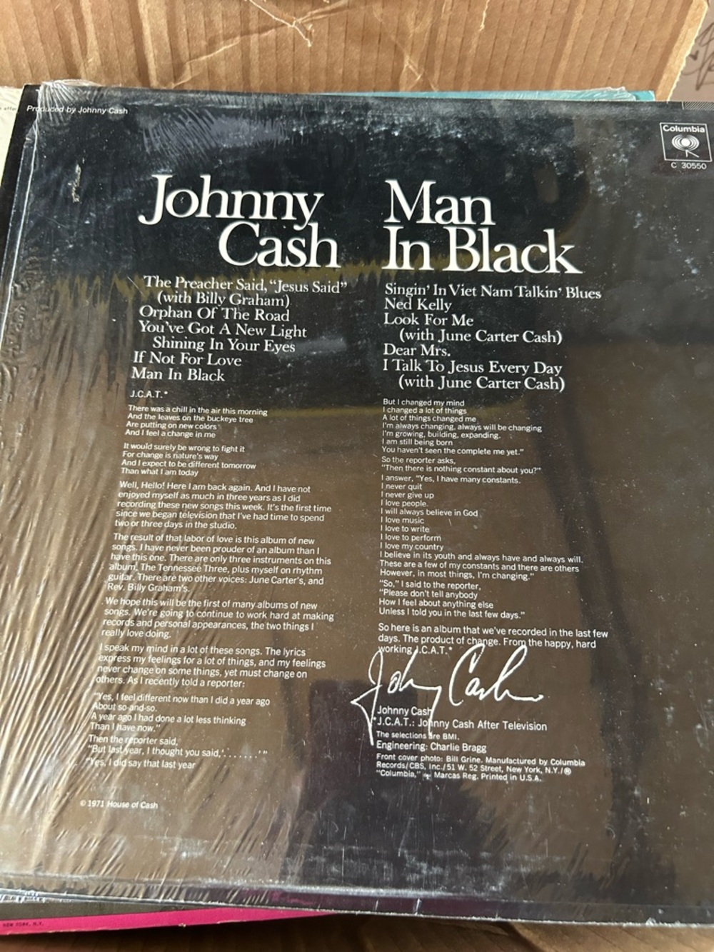 vintage 1971 vinyl LP of "Man In Black" by Johnny Cash. - Picture 2 of 2